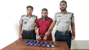 ক্রেতা সেজে ফেনসিডিল কারবারি গ্রেফতার