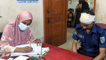 পুলিশের মাথা ফাটিয়ে পালাল আসামি পুলিশের মাথা ফাটিয়ে পালাল আসামি