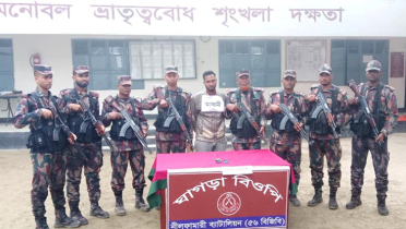 সীমান্তে গরু চোরাকারবারী আটক
