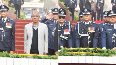 রাজারবাগে পুলিশ স্মৃতিস্তম্ভে স্বরাষ্ট্র উপদেষ্টা ও আইজিপির শ্রদ্ধা রাজারবাগে পুলিশ স্মৃতিস্তম্ভে স্বরাষ্ট্র উপদেষ্টা ও আইজিপির শ্রদ্ধা