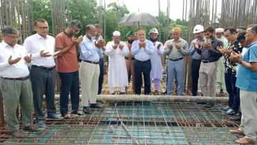 বাকৃবিতে শহীদ জামাল হোসেন হলের ছাদ ঢালাই উদ্বোধন