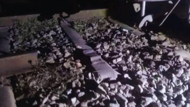 অগ্নিবীণা এক্সপ্রেস লাইনচ্যূত, ঢাকা-ময়নসিংহ রেল চলাচল বন্ধ অগ্নিবীণা এক্সপ্রেস লাইনচ্যূত, ঢাকা-ময়নসিংহ রেল চলাচল বন্ধ