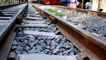 গাজীপুরে ট্রেনে কাটা পড়ে ৩ জনের মৃত্যু