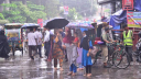 রাজধানীতে গুঁড়িগুঁড়ি বৃষ্টি, বিপাকে স্কুল-অফিসগামীরা