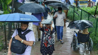 স্বস্তির বৃষ্টিতে অফিসগামী-শ্রমজীবীদের ভোগান্তি