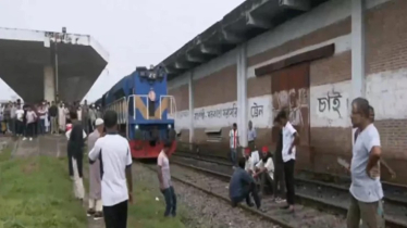 সরকার বরাদ্দ বিশেষ ট্রেন নিয়ে অসন্তোষ, বিক্ষোভ