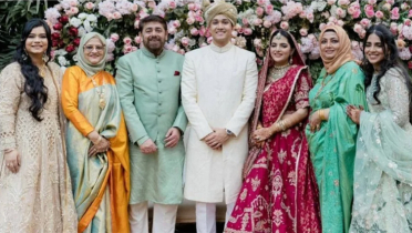 শ্বশুর–শাশুড়ি হলেন তারকা দম্পতি শ্বশুর–শাশুড়ি হলেন তারকা দম্পতি