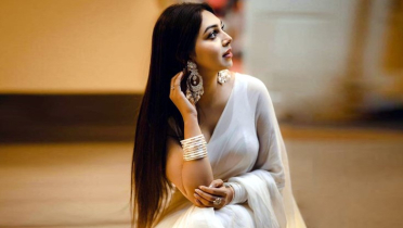 ফেসবুক পোস্টে বিতর্ক উস্কে দিলেন প্রভা