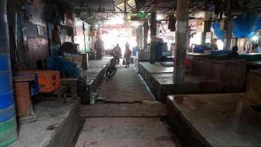 চাঁদাবাজির প্রতিবাদে মাছ ব্যবসায়ীদের ধর্মঘট