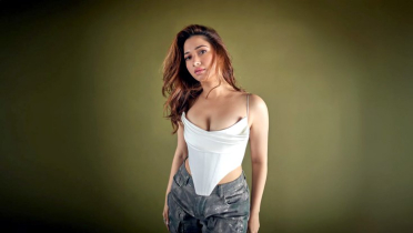 নিজের রুপে মুগ্ধ তামান্না ভাটিয়া