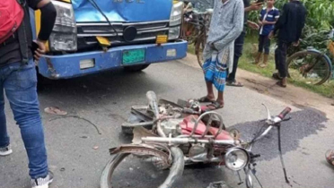 পিকআপ-মোটরসাইকেল সংঘর্ষে প্রাণ গেল ৩ জনের