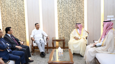 প্রধানমন্ত্রীর সঙ্গে সৌদি রাষ্ট্রদূতের সাক্ষাৎ প্রধানমন্ত্রীর সঙ্গে সৌদি রাষ্ট্রদূতের সাক্ষাৎ