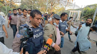 ধানমন্ডি ৩২ থেকে ঢাবি অধ্যাপকসহ ৫ জন আটক