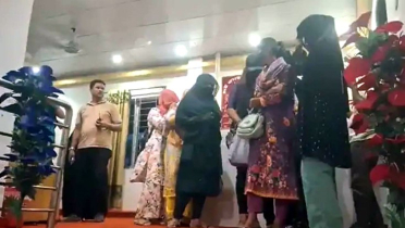 হোটেলে অসামাজিক কার্যকলাপ, একাধিক তরুণী আটক