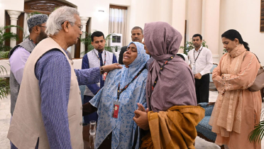 ওসমান হাদির পরিবারের সঙ্গে প্রধান উপদেষ্টার সাক্ষাৎ ওসমান হাদির পরিবারের সঙ্গে প্রধান উপদেষ্টার সাক্ষাৎ