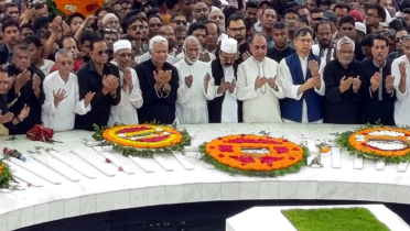 জিয়াউর রহমানের সমাধিতে বিএনপির শ্রদ্ধা নিবেদন