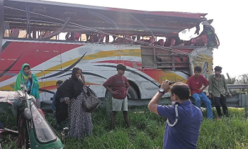 টাঙ্গাইলে বাস-ট্রাক সংঘর্ষে প্রাণ গেল ৩ যাত্রীর
