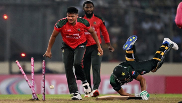 তাসকিন-মোস্তাফিজের গতিতে ১১০ রানে থামল পাকিস্তান