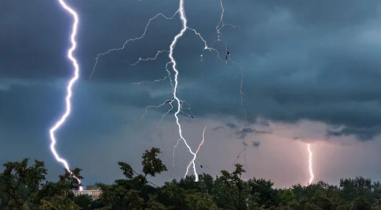 দেশের ২১ অঞ্চলে বজ্রঝড়ের আশঙ্কা