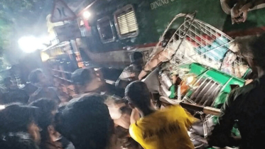 চট্টগ্রামে ট্রেনের ধাক্কায় চেপ্টা কয়েকটি গাড়ি, নিহত ৩