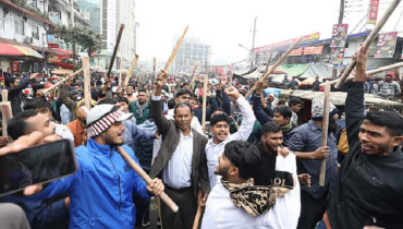 কারওয়ান বাজারে ব্যবসায়ীদের মানববন্ধনে হামলা, উত্তাল রাজপথ কারওয়ান বাজারে ব্যবসায়ীদের মানববন্ধনে হামলা, উত্তাল রাজপথ