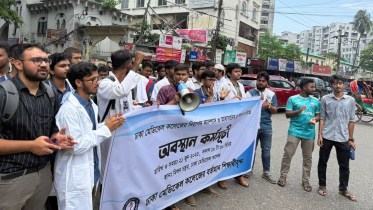 হল না ছাড়ার ঘোষণা ঢামেক শিক্ষার্থীদের, চলবে কর্মসূচি