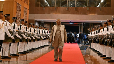 দেশের পথে প্রধান উপদেষ্টা