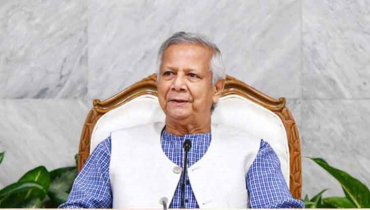 ঢাকেশ্বরী মন্দির পরিদর্শনে প্রধান উপদেষ্টা