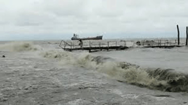 হাতিয়ার সঙ্গে সারাদেশে নৌ-যোগাযোগ বন্ধ