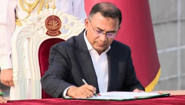 তারেক রহমানকে আগে অর্থনীতি পুনরুজ্জীবিত করতে হবে তারেক রহমানকে আগে অর্থনীতি পুনরুজ্জীবিত করতে হবে