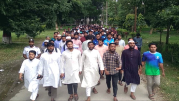 ইবির সাবেক প্রক্টরের বিচার দাবিতে বিক্ষোভ