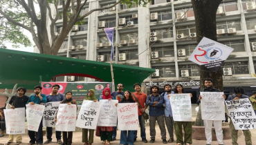 মুরাদনগরে ধর্ষণের ঘটনার প্রতিবাদে জবি শিক্ষার্থীদের বিক্ষোভ