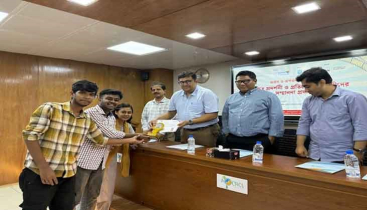 খুবিতে নারীর সুরক্ষা বিষয়ক প্রতিযোগিতার বিজয়ীদের সম্মাননা