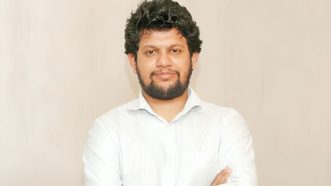বড় শয়তান এখনো আমাদের কাঁধে শ্বাস ফেলছে: তথ্য উপদেষ্টা 