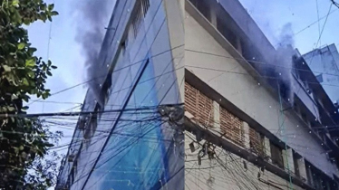 মতিঝিলে বাণিজ্যিক ভবনের আগুন নিয়ন্ত্রণে