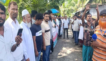 অস্থায়ী পুলিশ ক্যাম্পের দাবিতে নোয়াখালীতে বিক্ষোভ