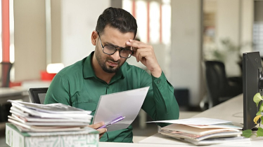কর্মীদের চাপে রাখলে অফিসের যে ক্ষতি হতে পারে