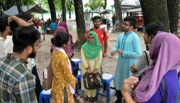 উৎসবমুখর পরিবেশে চলছে রাকসু নির্বাচনের প্রচারণা