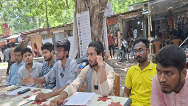 শান্তিপূর্ণ কর্মসূচিতে উস্কানীমূলক স্লোগান দিয়ে হামলা চালান রাবির ছাত্রজোট