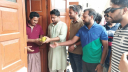 রাবিতে ছাত্রদলের আম বিতরণ