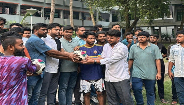 রাবিতে ছাত্রদল কর্মীর উপহারের জার্সি-বল পেল হলের শিক্ষার্থীরা