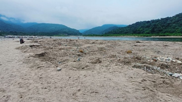 সাদাপাথর লুটকারীদের বিরুদ্ধে আইনি ব্যবস্থা নিতে হাইকোর্টে রিট