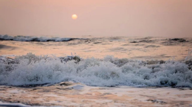 নিম্নচাপে ১৫ জেলায় জলোচ্ছ্বাসের শঙ্কা