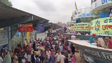 ছুটছে মানুষ সদরঘাটে লঞ্চও ডুবু ডুবু