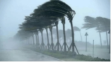 ১১ জেলায় ঝড়, উপকূলে জলোচ্ছ্বাসের শঙ্কা