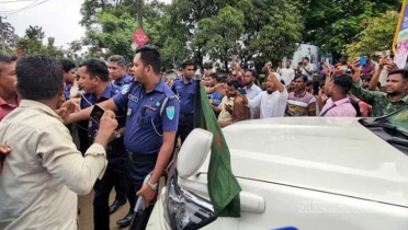 দুই উপদেষ্টার গাড়ি আটকে বিক্ষোভ, ১৫৯ জনের বিরুদ্ধে মামলা