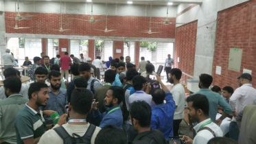 জাকসু দুই কেন্দ্রে ভোট গ্রহণ সাময়িক বন্ধ, উত্তেজনা