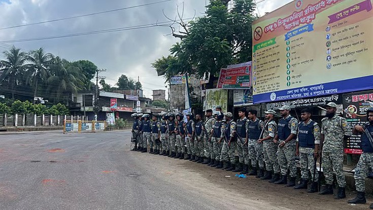 ১৪৪ ধারায় থমথমে খাগড়াছড়ি, সড়ক অবরোধ চলছে