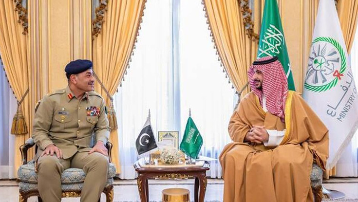সৌদি প্রতিরক্ষামন্ত্রীর সঙ্গে পাকিস্তান সেনাপ্রধানের জরুরি বৈঠক 