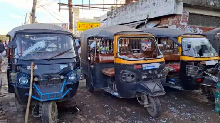 চাঁদা না পেয়ে ১৬ মাহেন্দ্র ভাঙচুর যুবদল নেতার